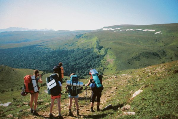 Quels sont les meilleurs itinéraires pour une randonnée dans les montagnes de l'Elbrouz, Russie : conseils et préparations ?