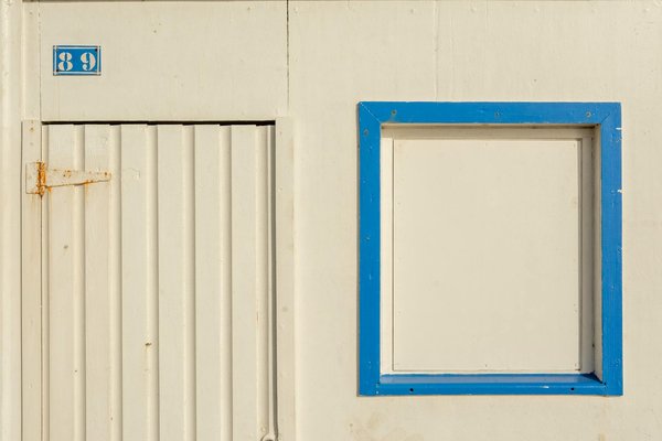 Quels sont les équipements essentiels pour un camping en bord de mer avec des chiens?